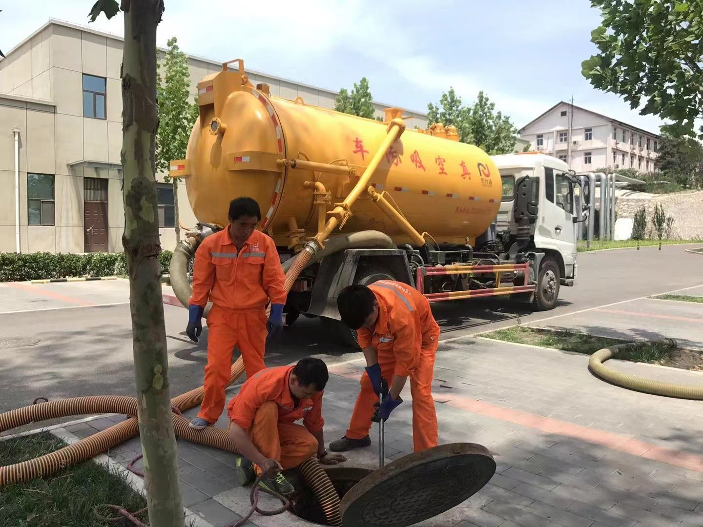 吉阳化粪池清理与5-8吨吸粪车施工效率分析
